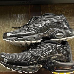 Nike Tn Air size 8 shoes never worn (NEW)